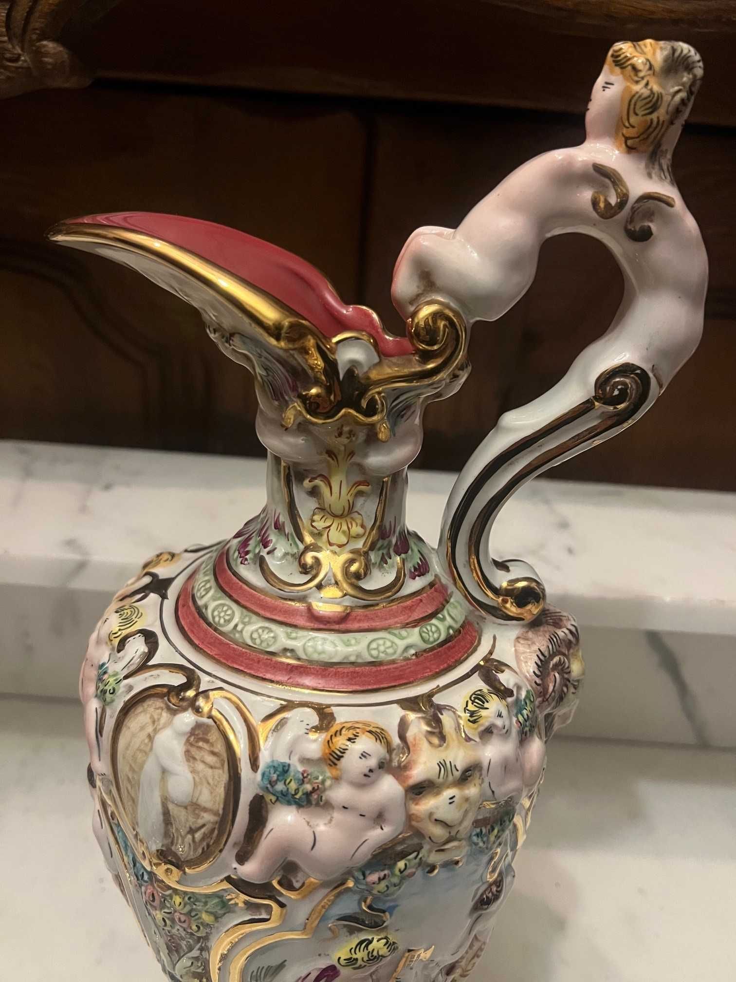 Piękny wazon włoski Capodimonte z porcelany malowanej ręcznie.
