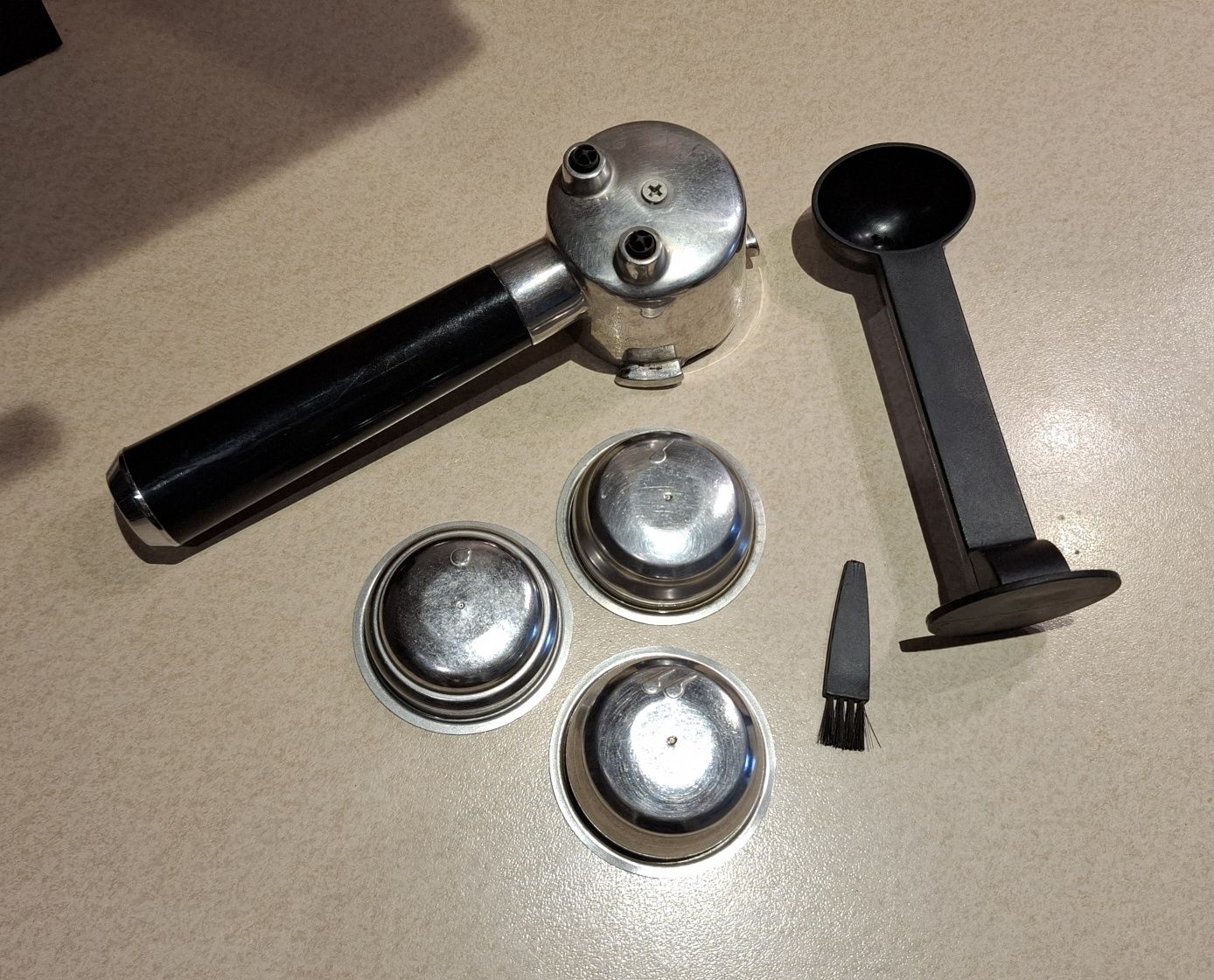 Kolbowy ciśnieniowy Ekspres do kawy Delonghi EC 820.b