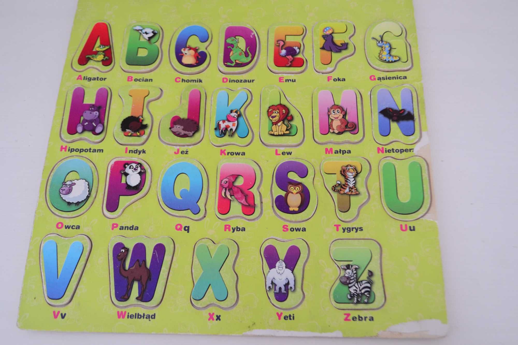 Drewniany alfabet z literkami