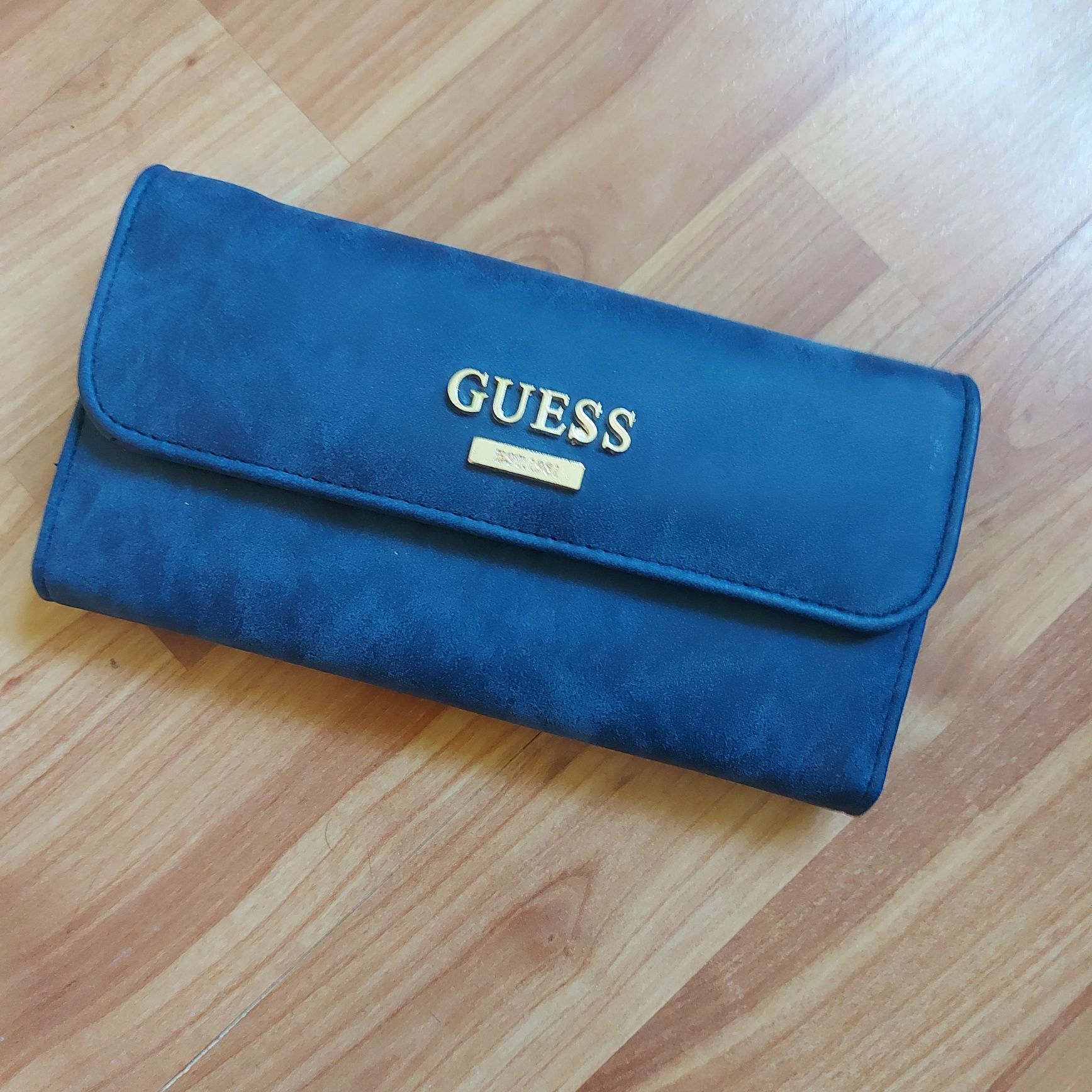 Niebieski portfel guess