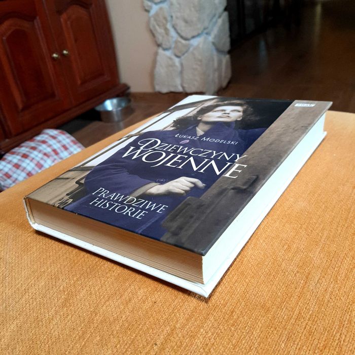 Dziewczyny Wojenne - Łukasz Modelski