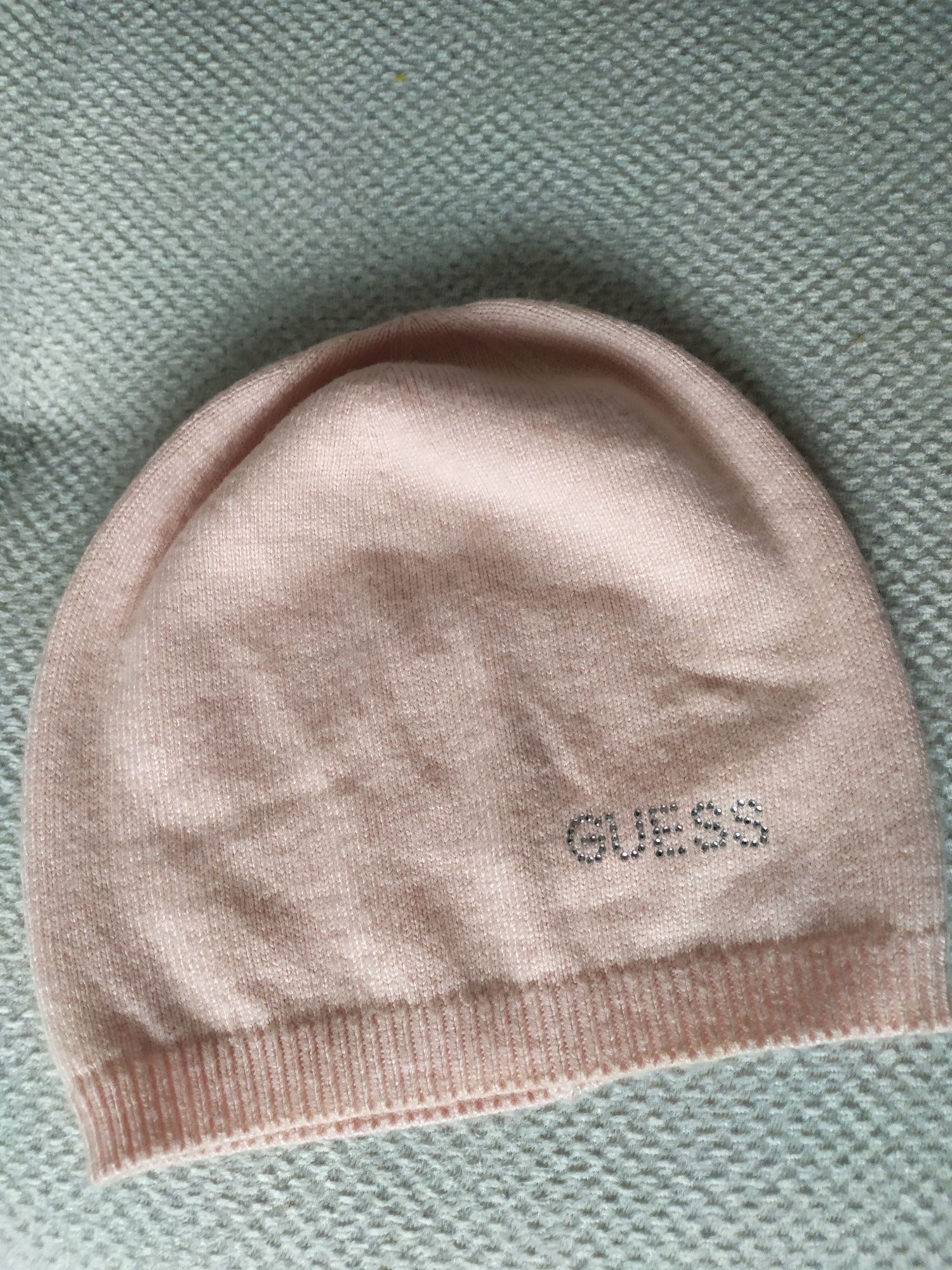 Czapka Guess pudrowa