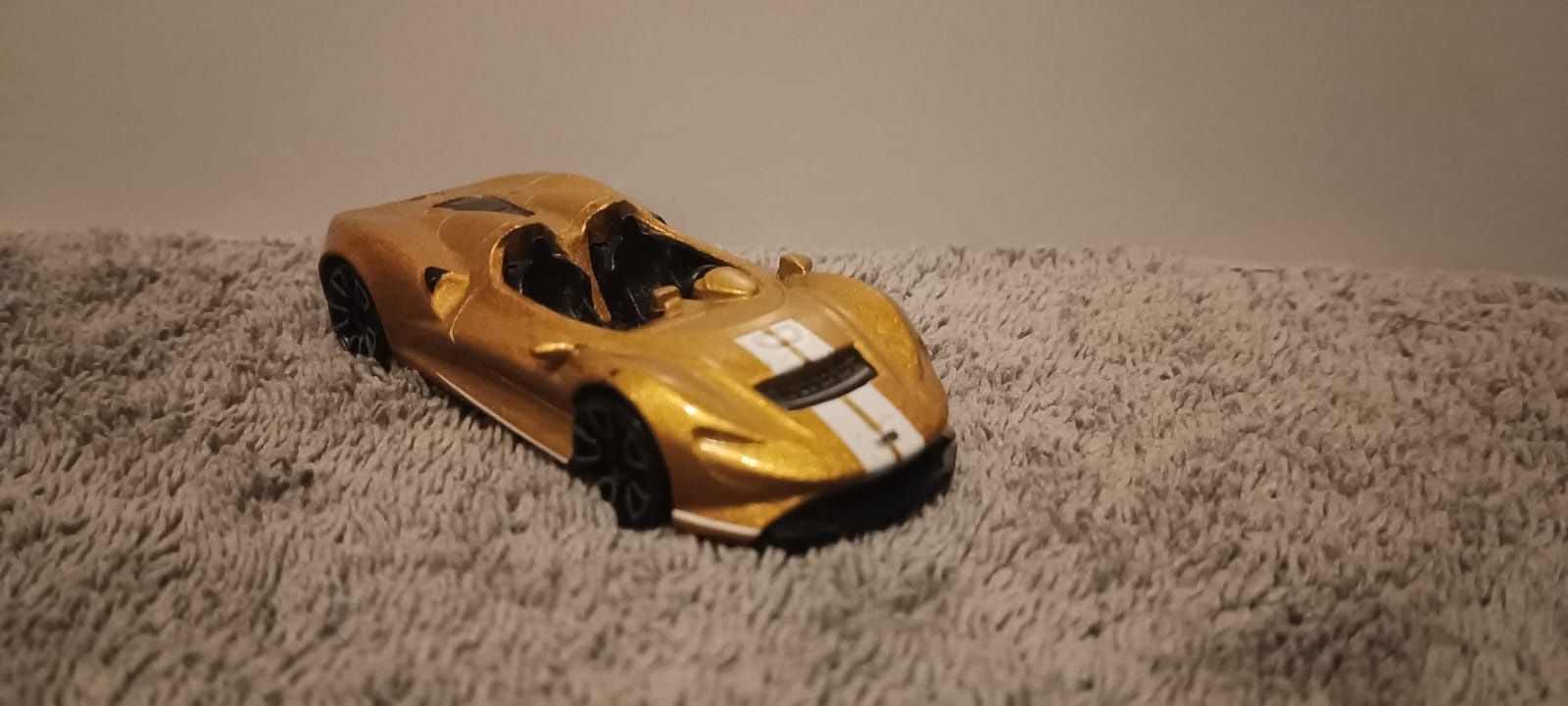 Hotwheels mclaren elva złoty 2021