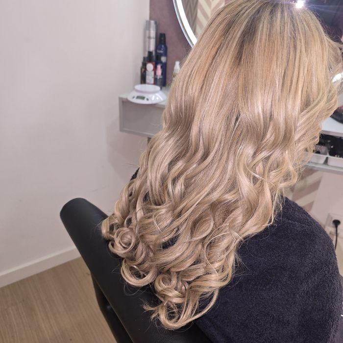 Aplicação de cabelo e venda de cabelo