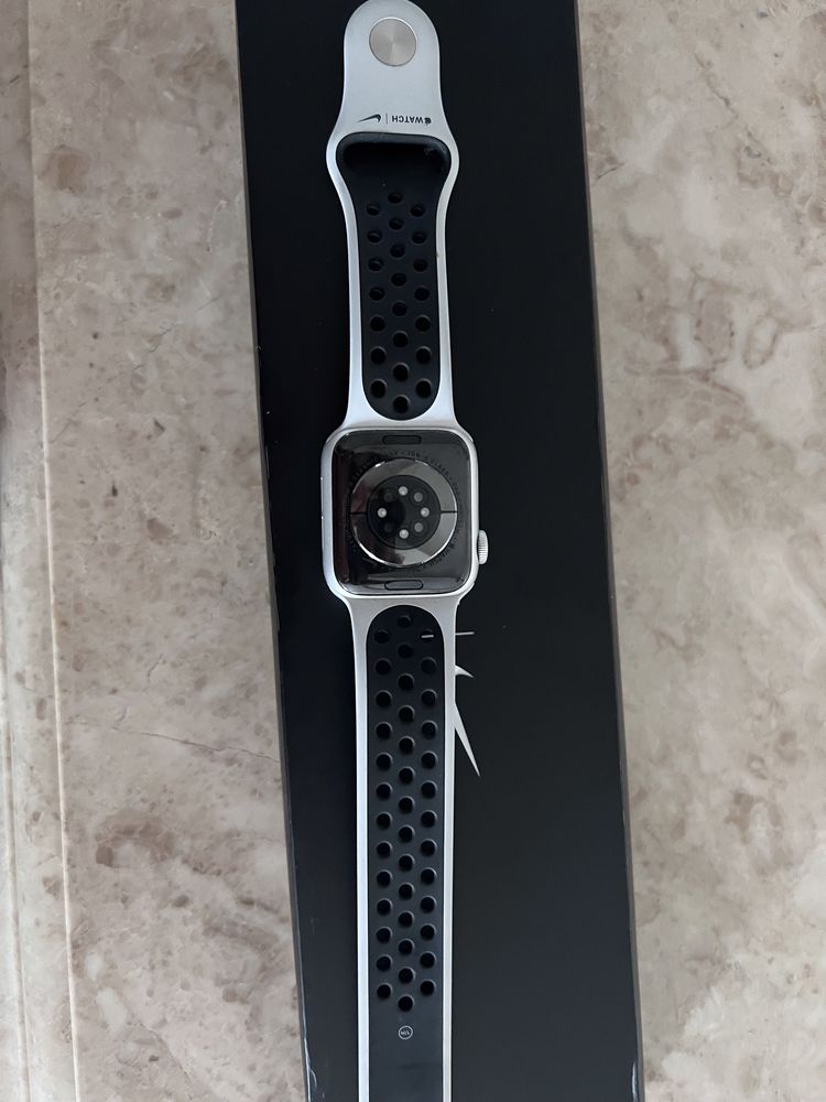 Apple Watch Nike (ремешок в подарок)