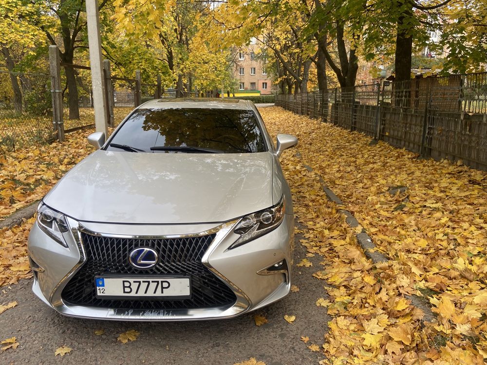 Lexus ES  300H 2015