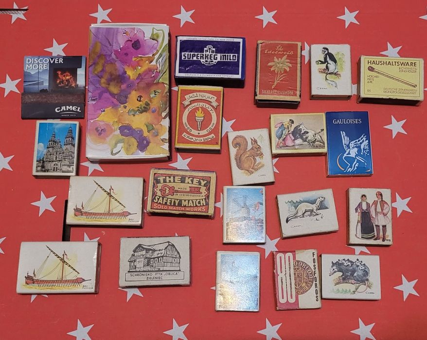 Pudełka od zapałek z różnych stron świata