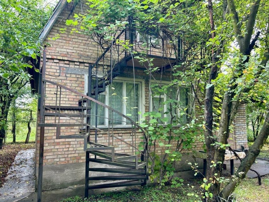 Будинок з ділянкою в с.Забуччя. Бучанський район.