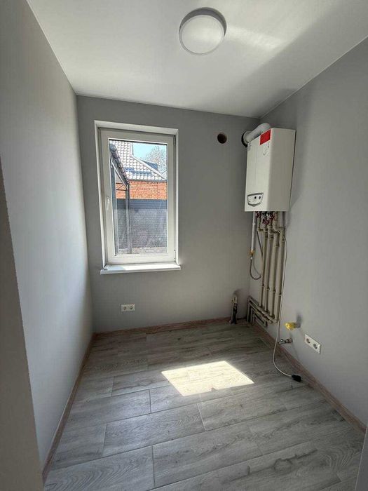 Продам новий будинок з басейном в центрі міста (пр. Миру/Пушкіна)