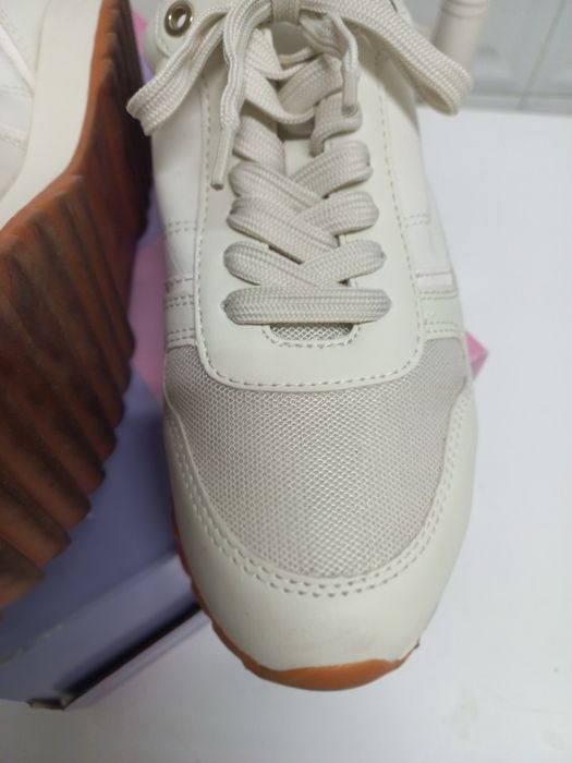 Ténis/ sapatilhas  da PARFOIS. Novos ( 38)