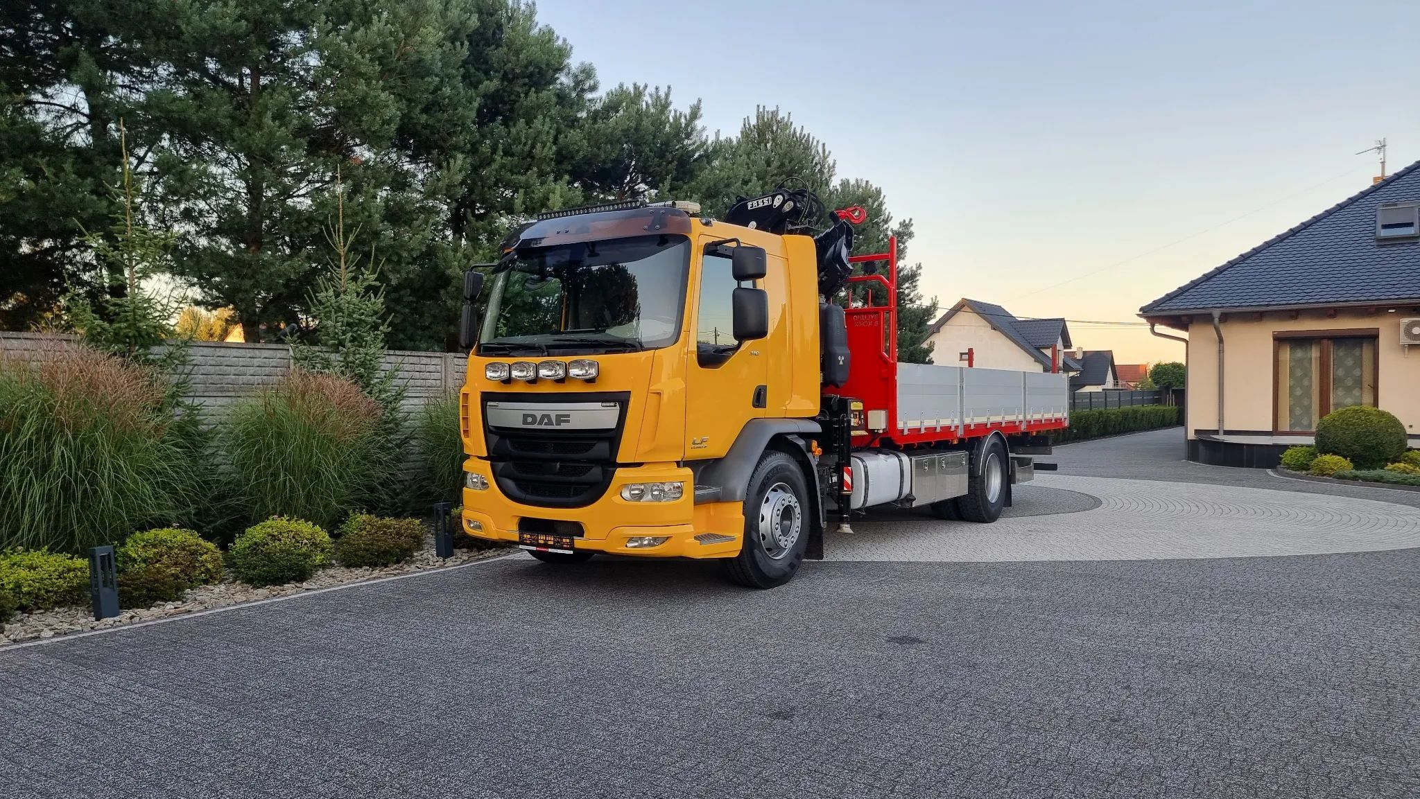 DAF LF 310 4x2 HDS FASSI F185