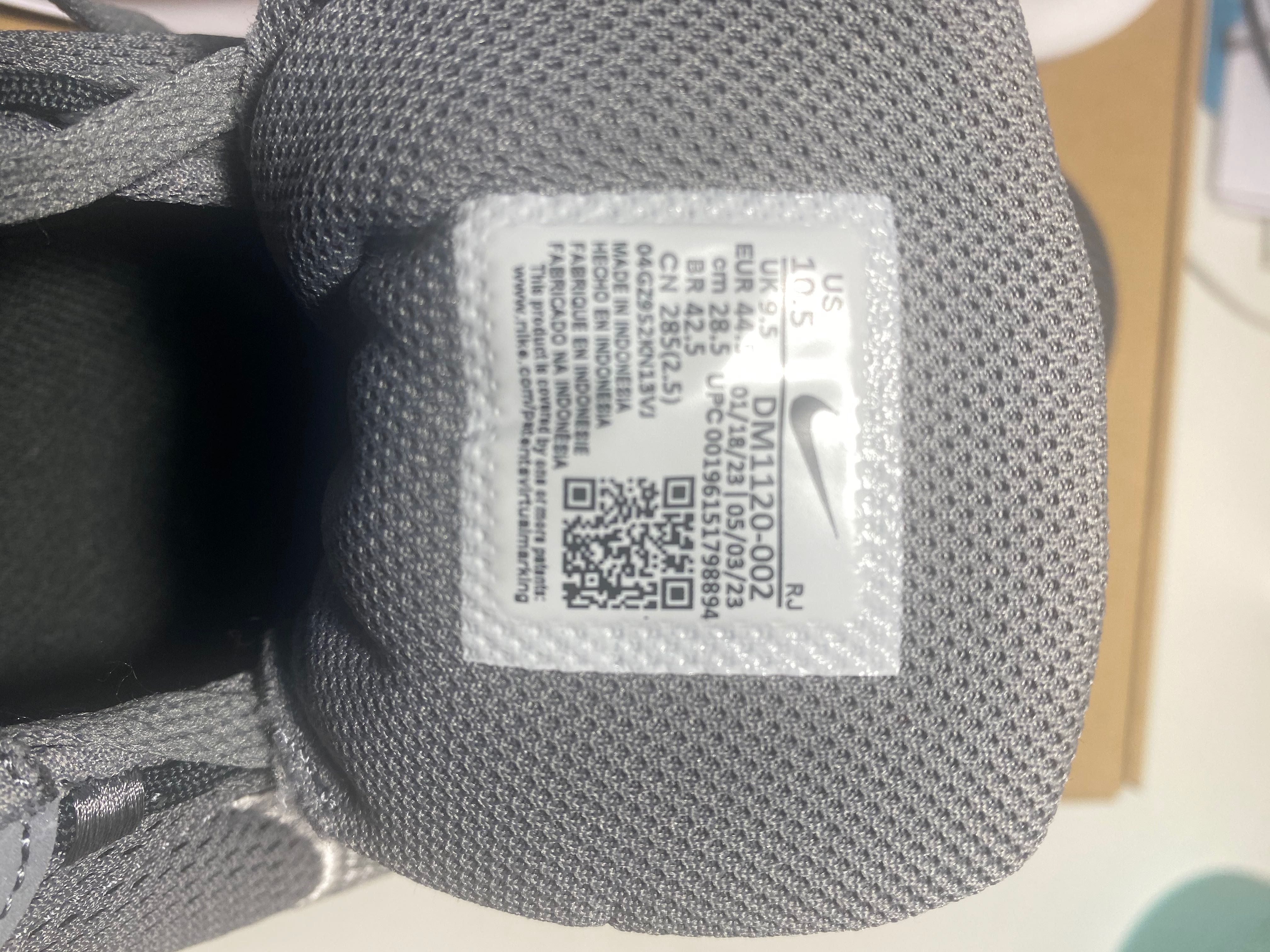 Чоловічі кросівки для залу Nike Legend Essential 3 Nn DM1120-002