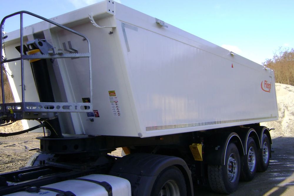 Fliegl DHKA 390  FLIEGL  Waga 4600kg  jak nowy