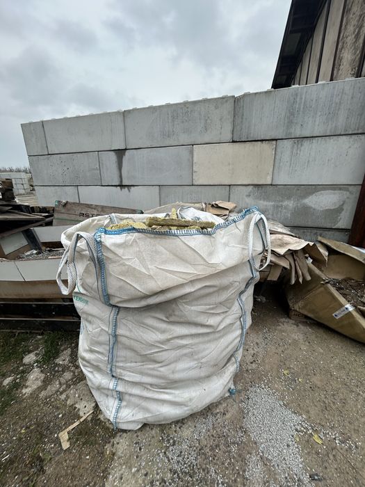 Oddam kawalki wełny minieralnej i styropianu