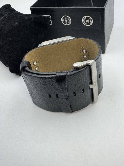 Кварцевые часы состояние  новое