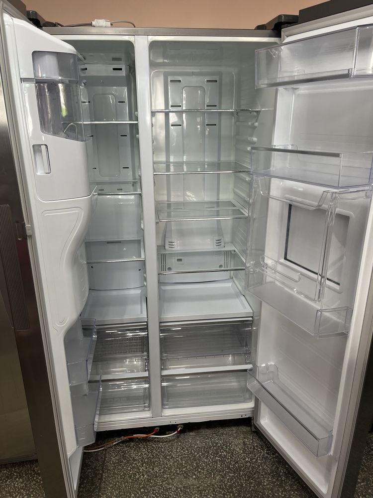 Холодильник side by side дво-дверний