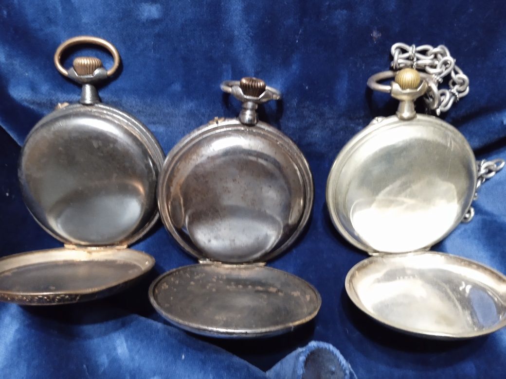 Conjunto de 3 relógios de bolso do tipo Golias