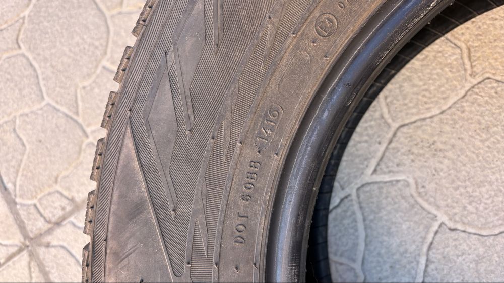 215/65/R16  Nokian Hakkapeliitta  r2