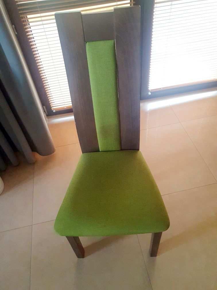 Wygodne krzesła do salonu