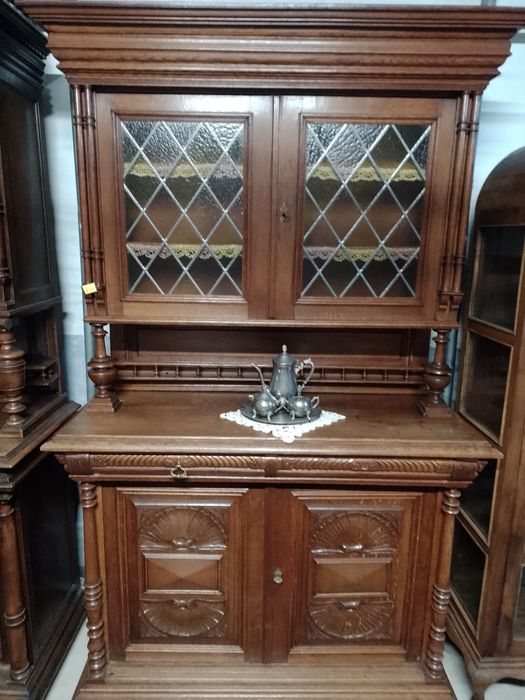 Kredens w stylu neorenesansowym