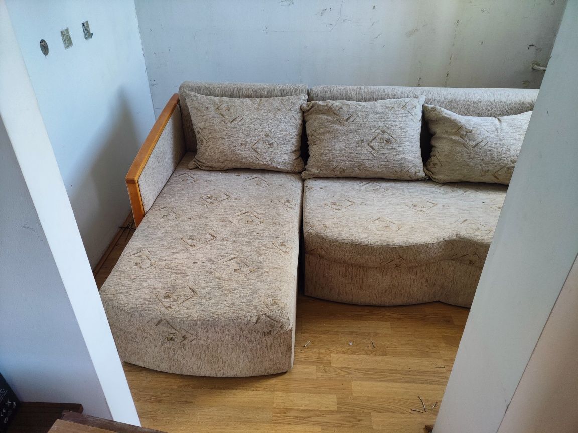 Używany narożnik z funkcją spania