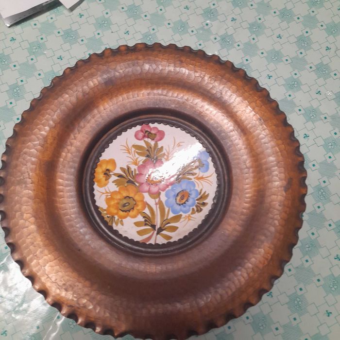 Pratos de decoração, tipo marroquino, em latão