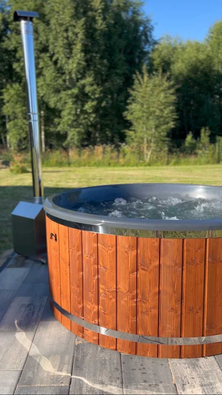 Rumiane Chatki – Domki nad jeziorem z jacuzzi | Mazury | Basen | Balia