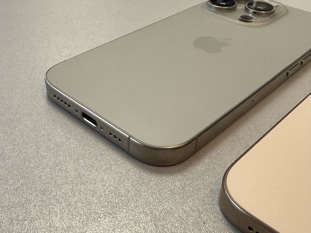 SMARTFON Apple Iphone 16 pro 128gb 100% kondycja jak nowe