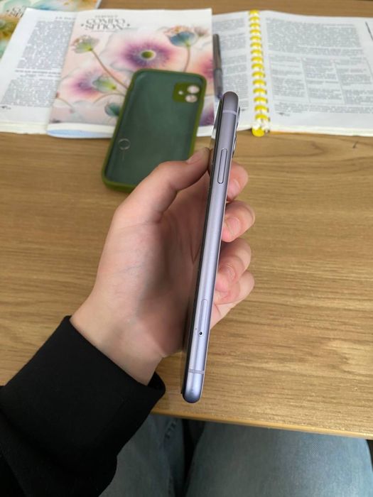 Продам айфон 11