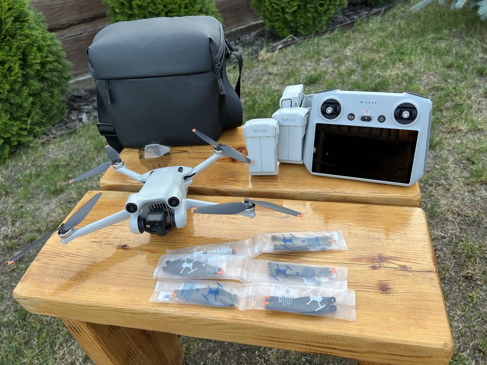 DJI Mini 3 Pro + RC Remote + Fly More Kit