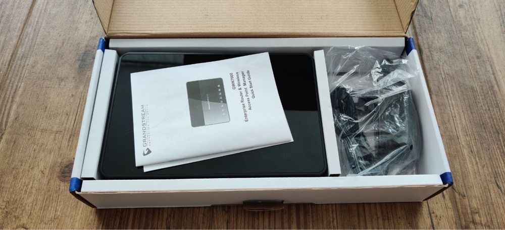 Маршрутизатор Grandstream GWN7000 та точка доступу Grandstream GWN7610