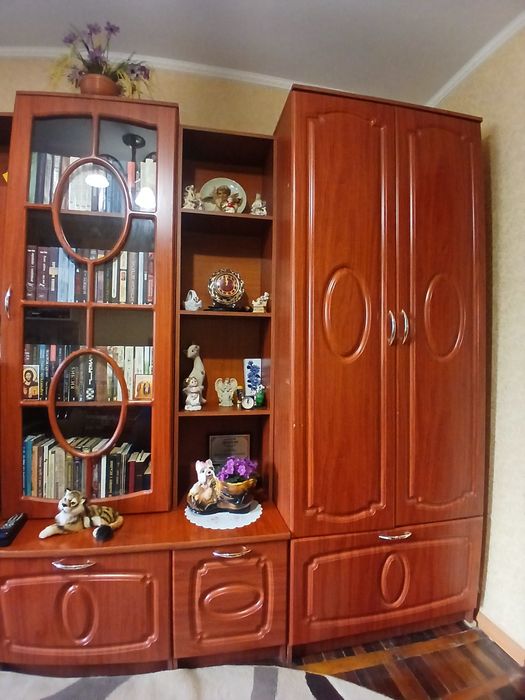 Продам  меблі у вітальню