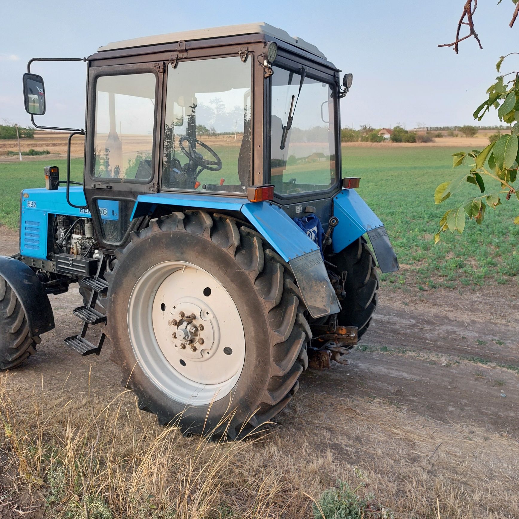 Продам  трактор мтз 892