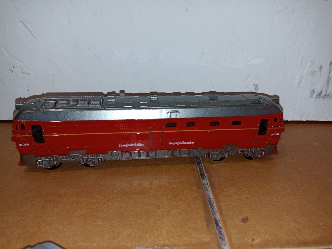 Model lokomotywy spalinowej ok 25 cm
