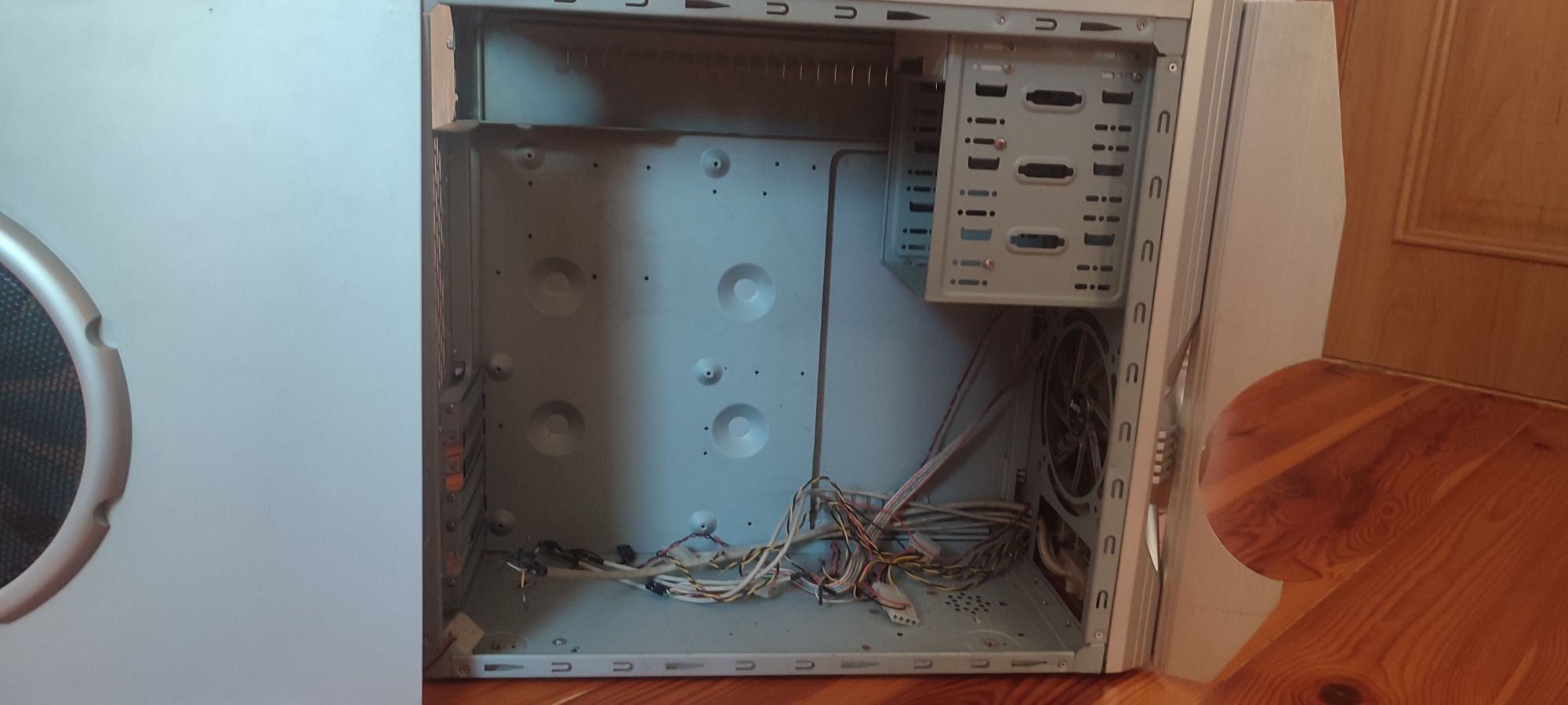 Корпус металевий до компа  midi tower