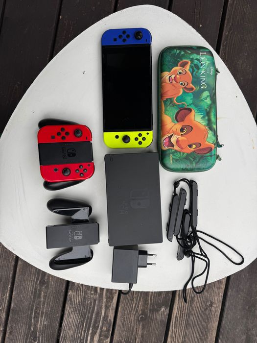 Nintendo Switch Zestaw 4X Joy-con + 2 Joy-con Grip + Etui