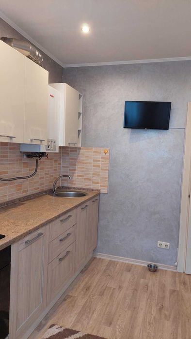 Однокімнатна квартира з ремонтом, мінімальне оформлення! Є газ!