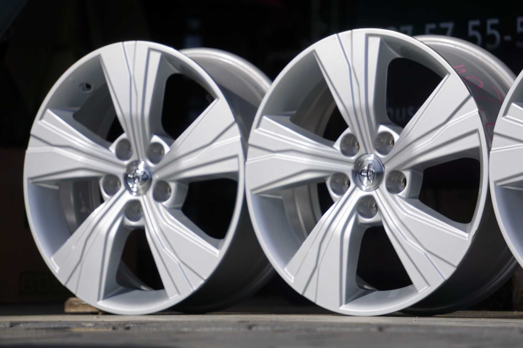 Alufelgi oryginał Toyota 5x114,3 6,5Jx17 et35 cb60,1mm srebrne 2023r!