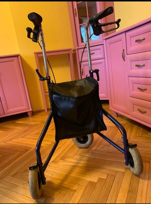 Chodzik trójkołowy, balkonik dla seniora