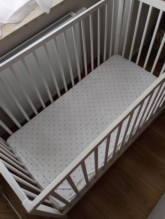 Łóżeczko dziecięce i materacyk