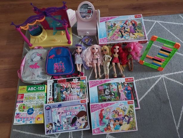 Zabawki i książki dla dziewczynki