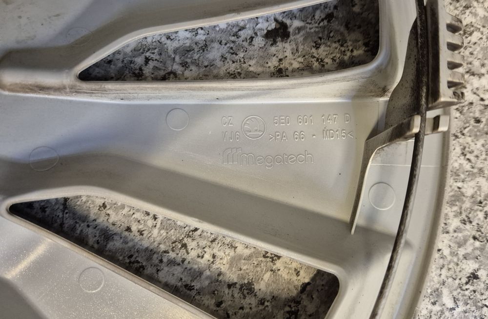 Oryginalny kołpak Skoda 16 cali srebrny Stan jak nowy