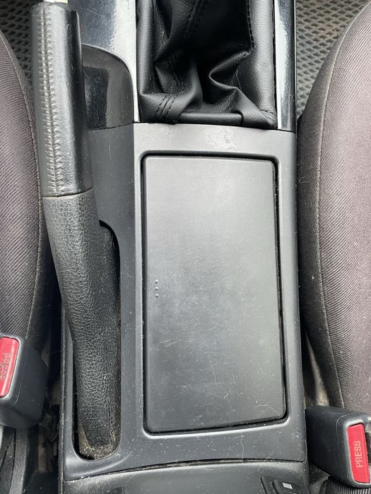 Панель ручки кпп, прикурювач, центральна консоль мазда 6