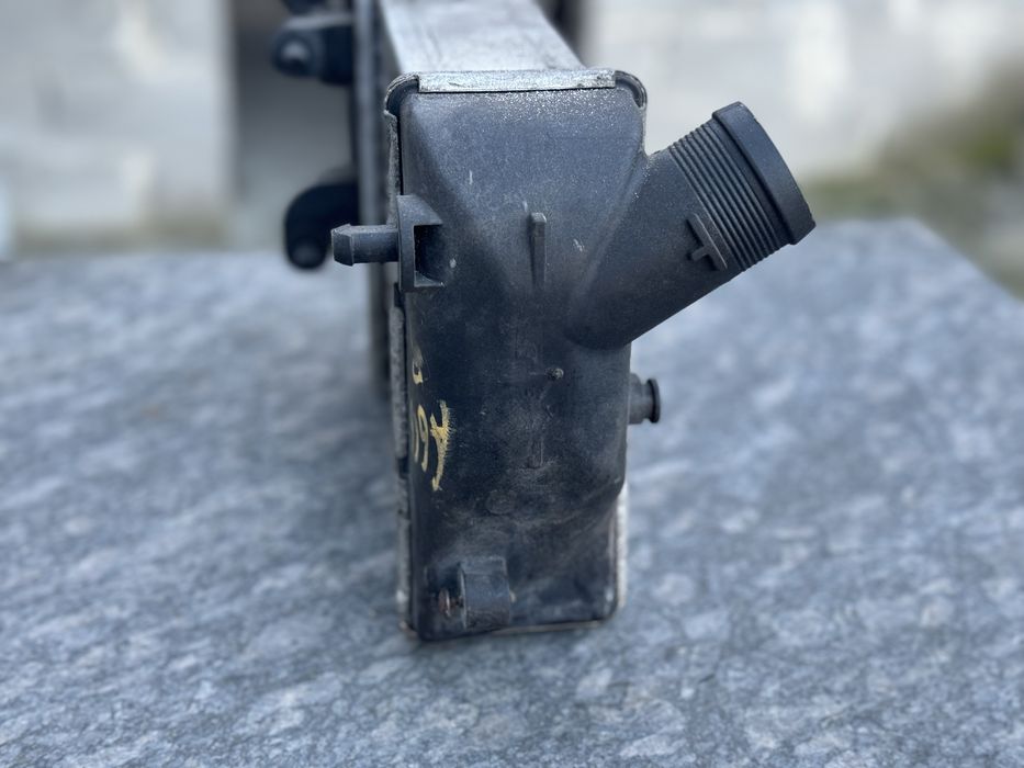 Інтеркулер 4F0145805E Audi a6 c6 лівий 3.0 tdi 2.7 tdi радіатор ауді