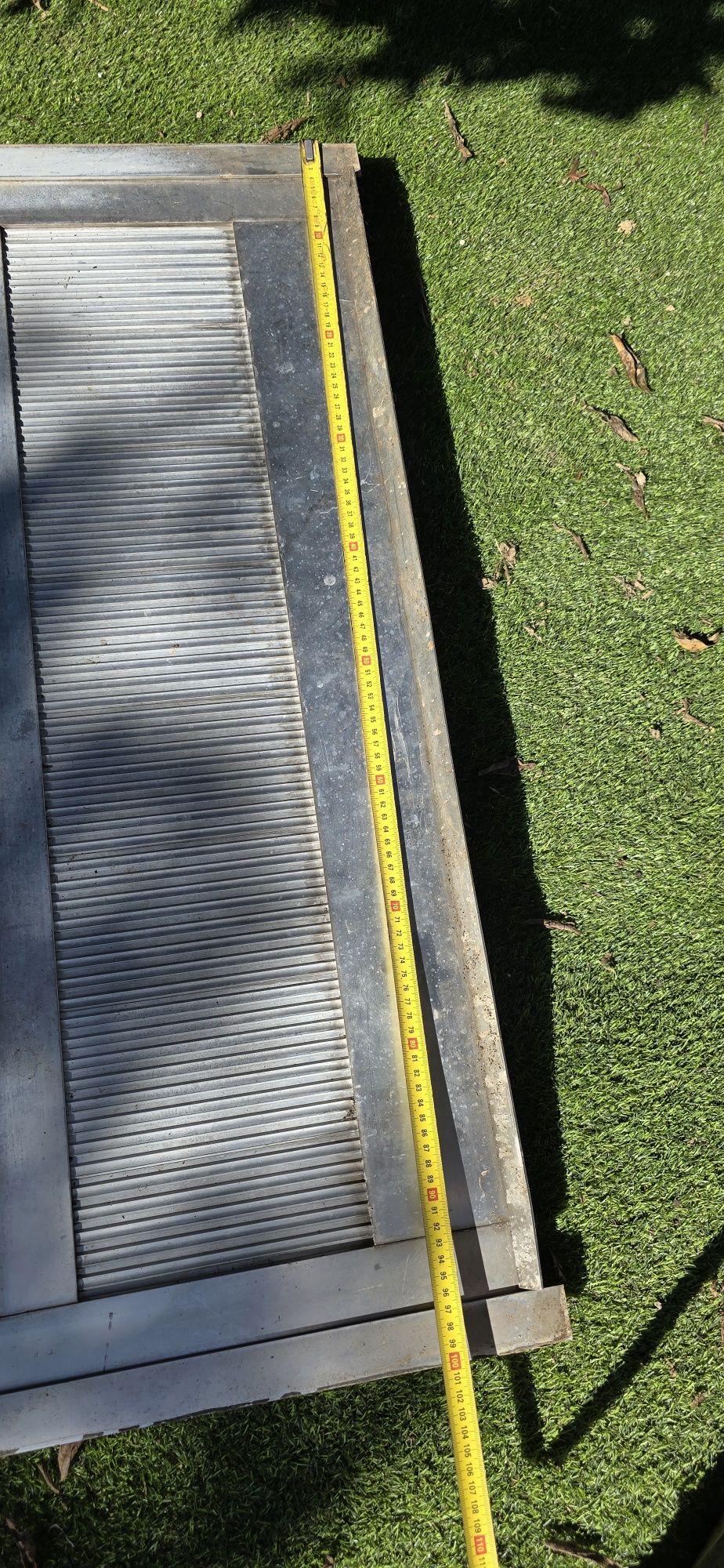 Porta em alumínio com vidros completa