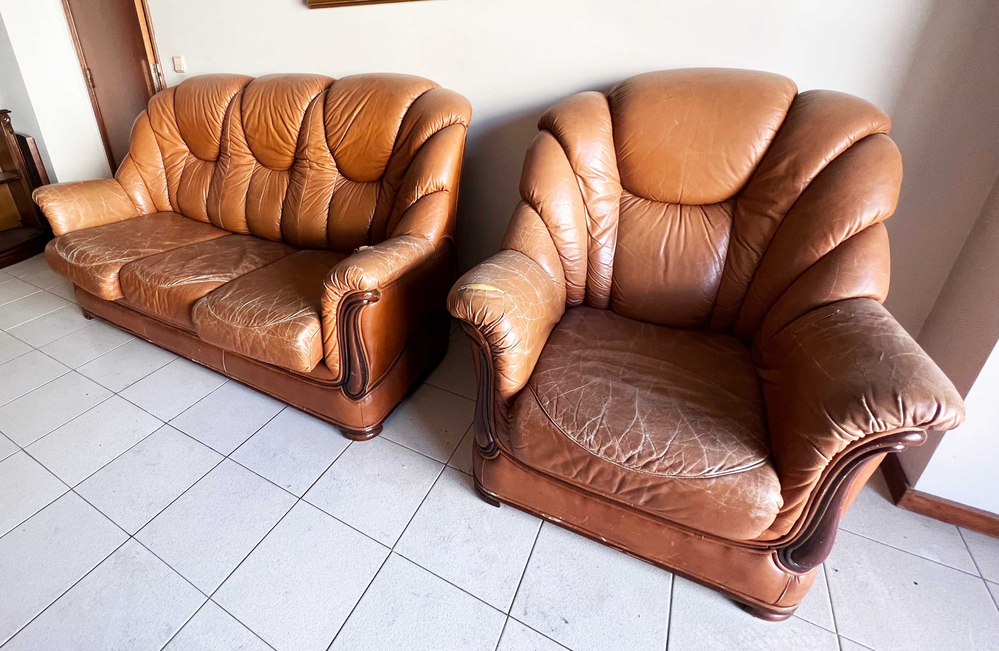 Conjunto sofá cama e 2 poltronas, Mobiliário de Qualidade c/ defeito