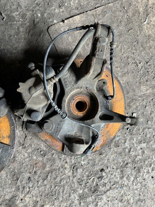 Цапфа ступиця Renault Megane 3 Scenic 3 диск супорт ричаг