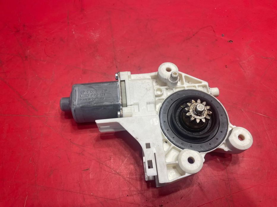 SILNICZEK OPUSZCZANIA SZYBY PRAWY PRZÓD FOCUS MK2 4M5T14553