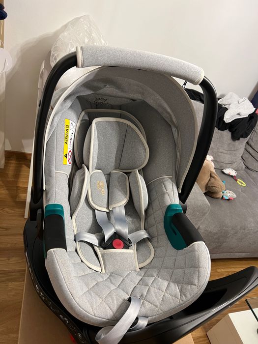 Fotelik samochodowy z bazą