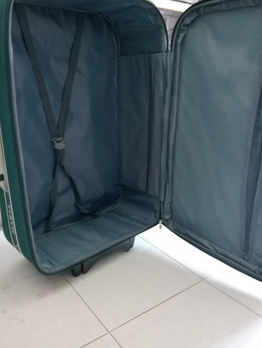 Vende se mala grande de viagem